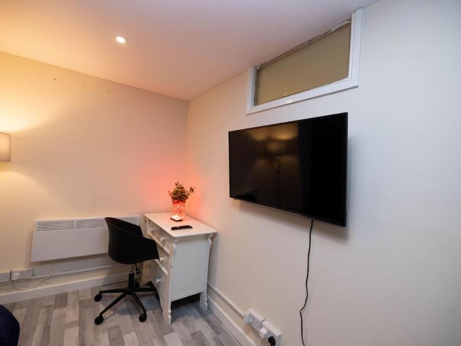 1 Bedroom-Sofabed-Worktable-4-Wifi-Parking Londres Exterior foto