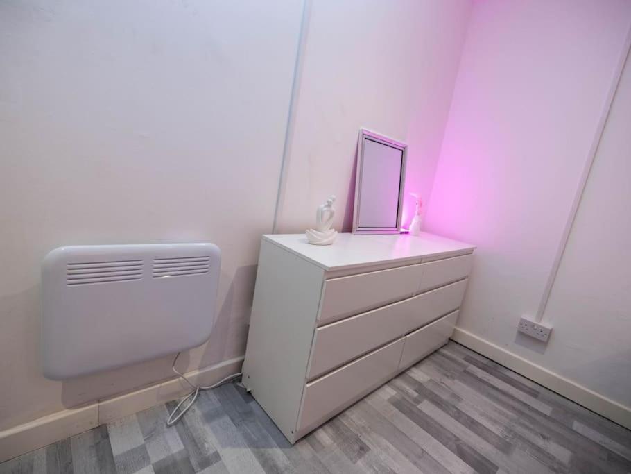 1 Bedroom-Sofabed-Worktable-4-Wifi-Parking Londres Exterior foto