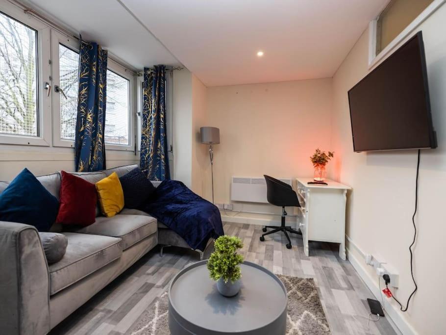 1 Bedroom-Sofabed-Worktable-4-Wifi-Parking Londres Exterior foto