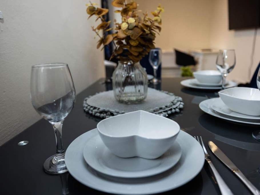 1 Bedroom-Sofabed-Worktable-4-Wifi-Parking Londres Exterior foto