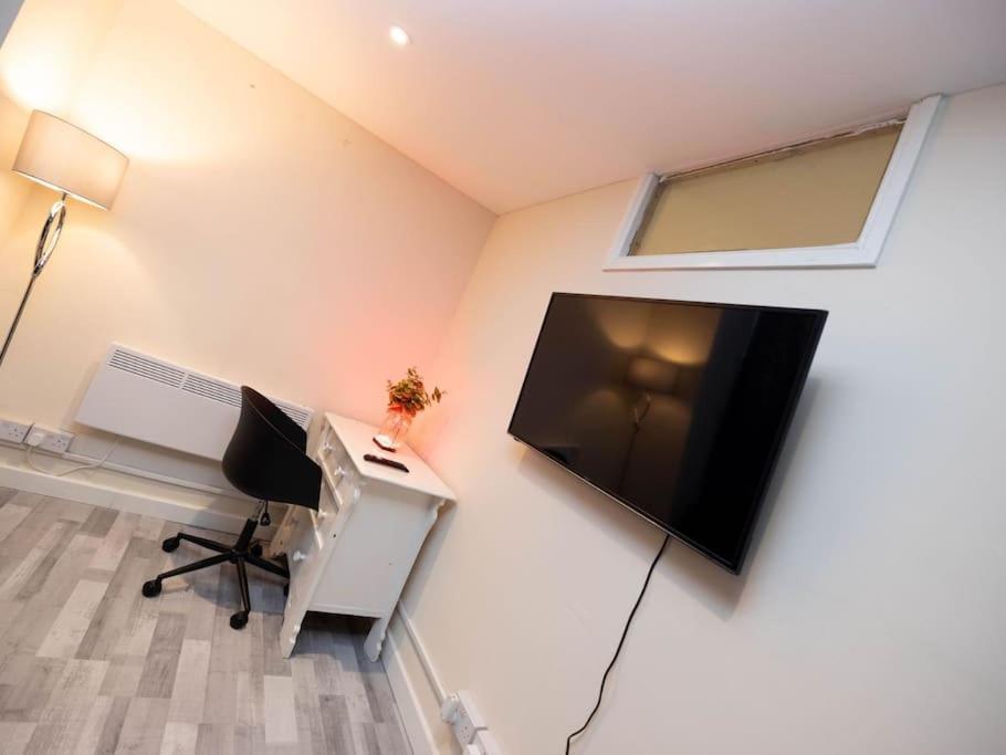 1 Bedroom-Sofabed-Worktable-4-Wifi-Parking Londres Exterior foto