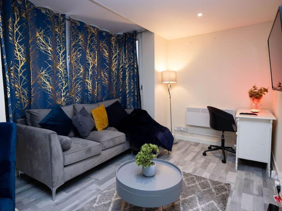 1 Bedroom-Sofabed-Worktable-4-Wifi-Parking Londres Exterior foto