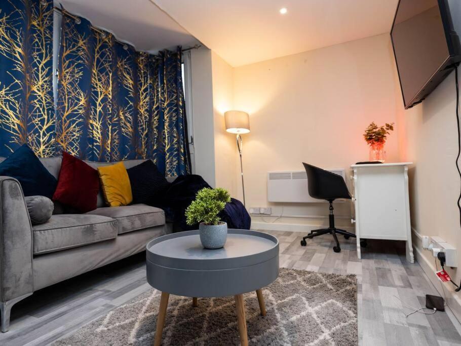 1 Bedroom-Sofabed-Worktable-4-Wifi-Parking Londres Exterior foto